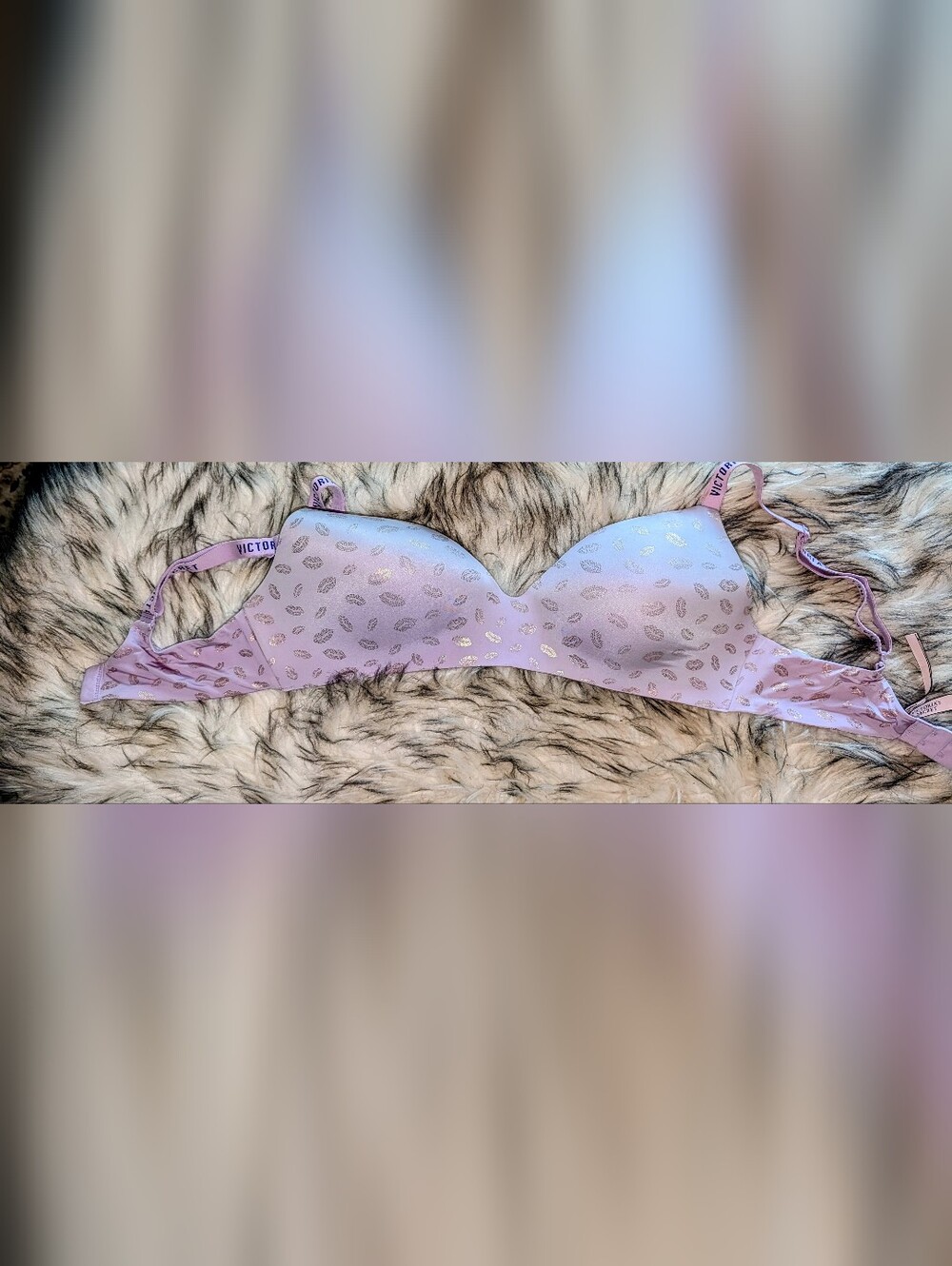 Victoria's Secret Light Purple Push-Up Bra with Metallic Lip Print 36D